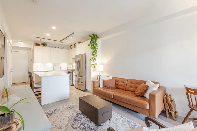 303 20673 78 AVENUE - photo 1 of 25