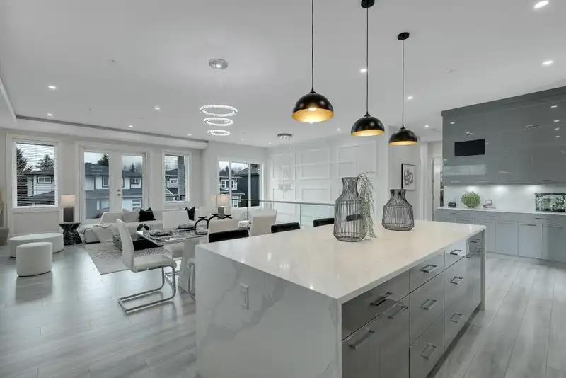 8559 BENEDICT BOULEVARD - photo 3 of 25