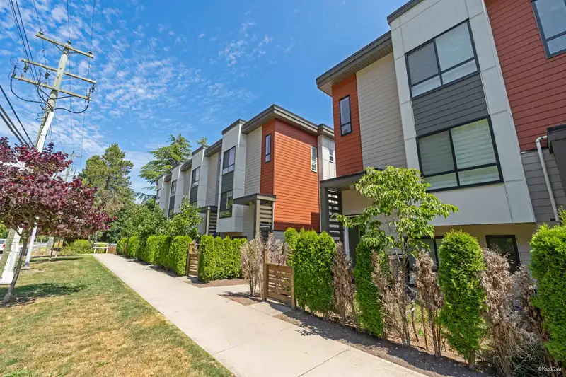 53 1670 160 STREET - photo 3 of 34