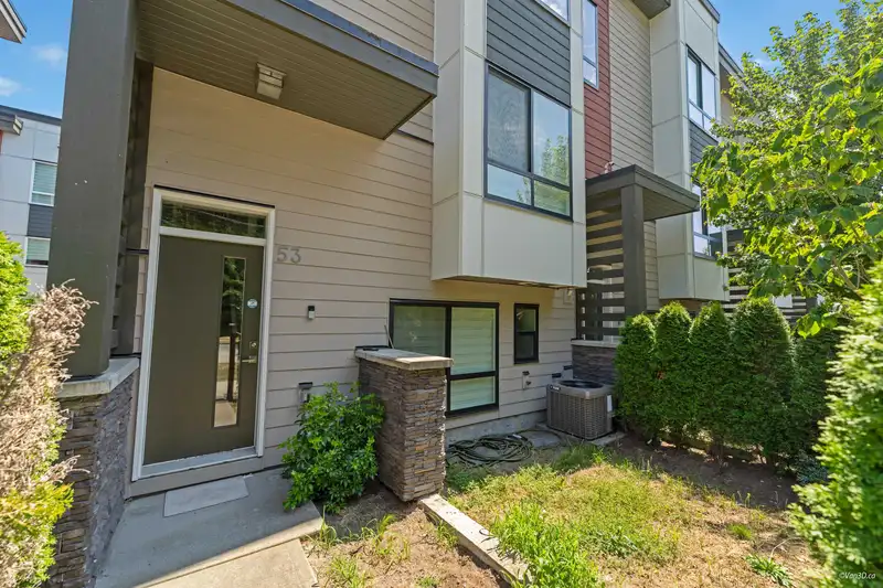 53 1670 160 STREET - photo 4 of 34