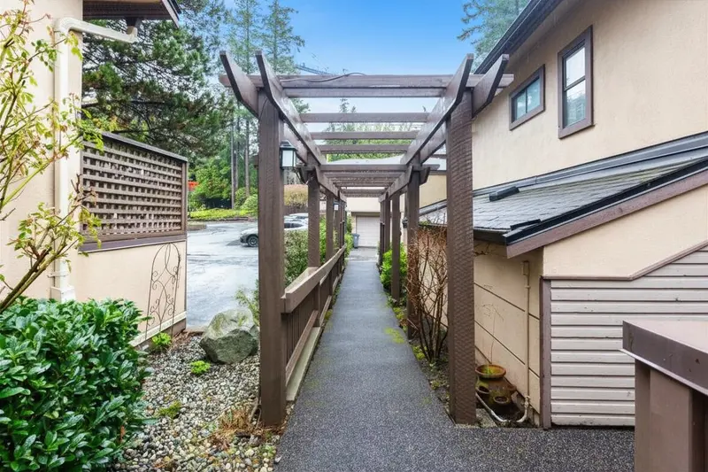 104 12745 16 AVENUE - photo 4 of 25