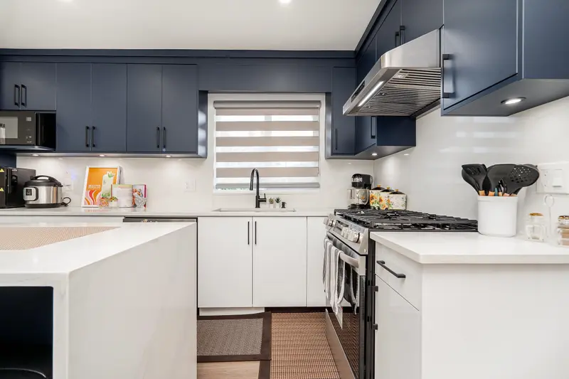 17233 60 AVENUE - photo 2 of 25