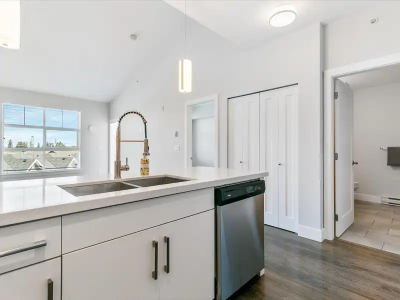 401 14550 WINTER CRESCENT - photo 2 of 35