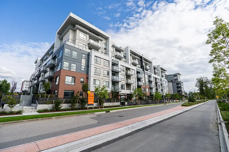 426 7936 206 STREET - photo 1 of 22