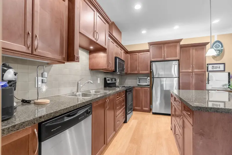 109 22150 DEWDNEY TRUNK ROAD - photo 4 of 24