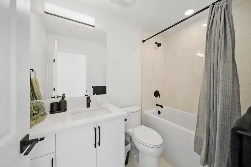 406 3465 146A STREET - photo 4 of 10