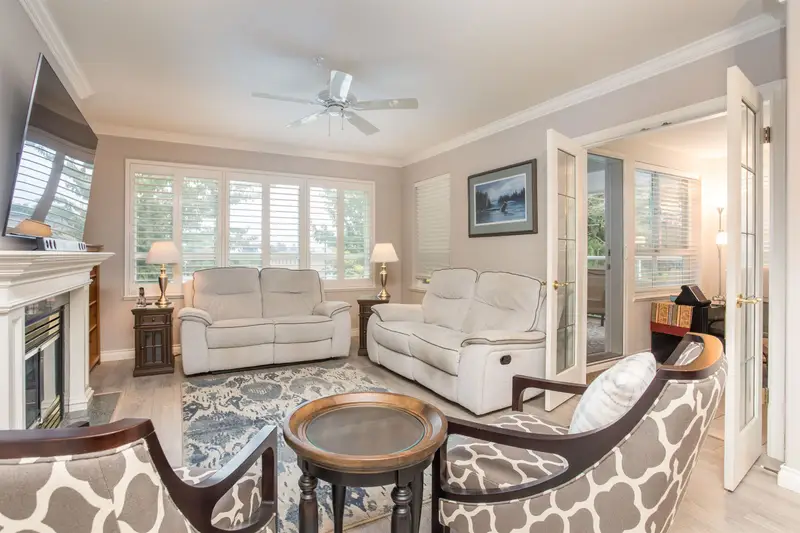 202 1250 55TH STREET - photo 3 of 25