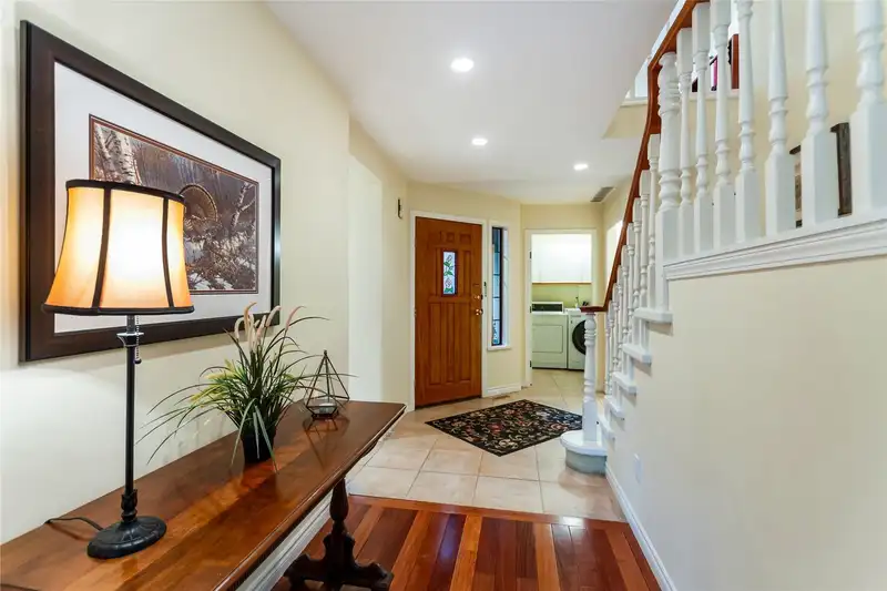 1 15140 20 AVENUE - photo 4 of 28