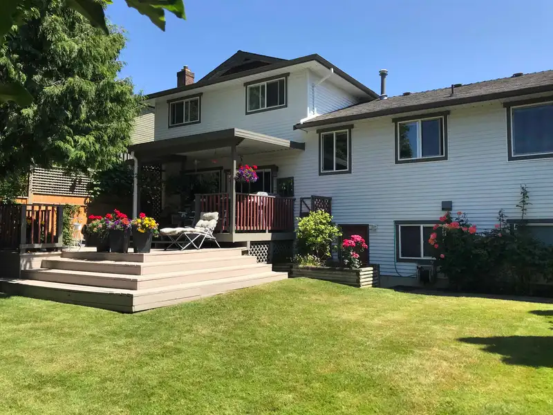 1673 144 STREET - photo 2 of 12