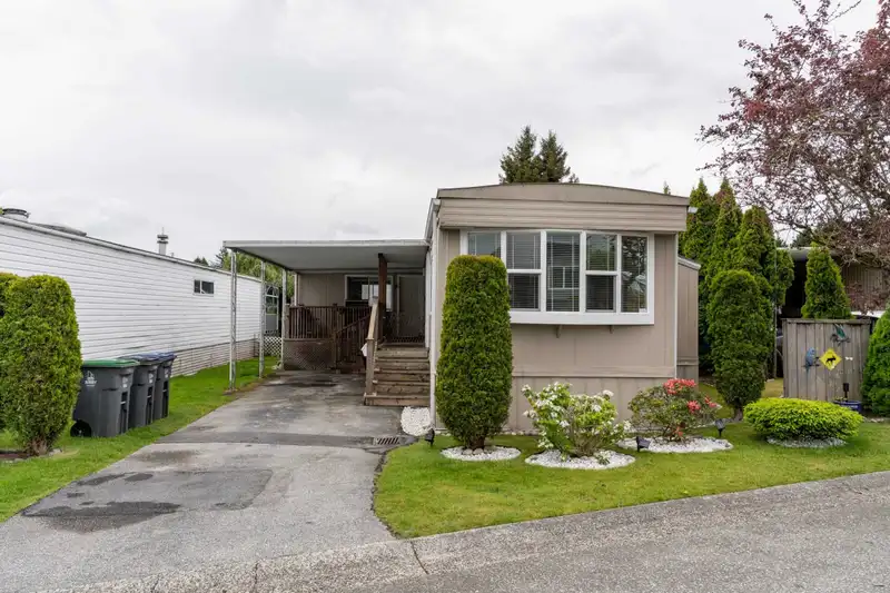 15860 NORFOLK ROAD - photo 2 of 31