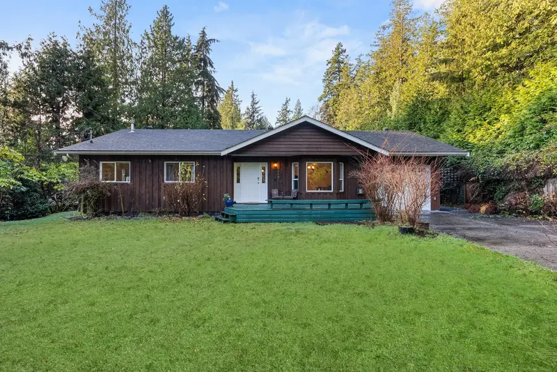 1559 PARK AVENUE - photo 1 of 25