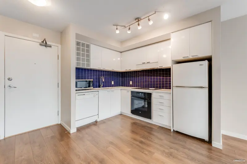 1209 131 REGIMENT SQUARE - photo 4 of 25