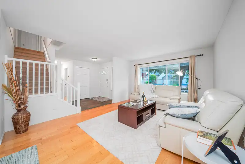 940 164A STREET - photo 1 of 40