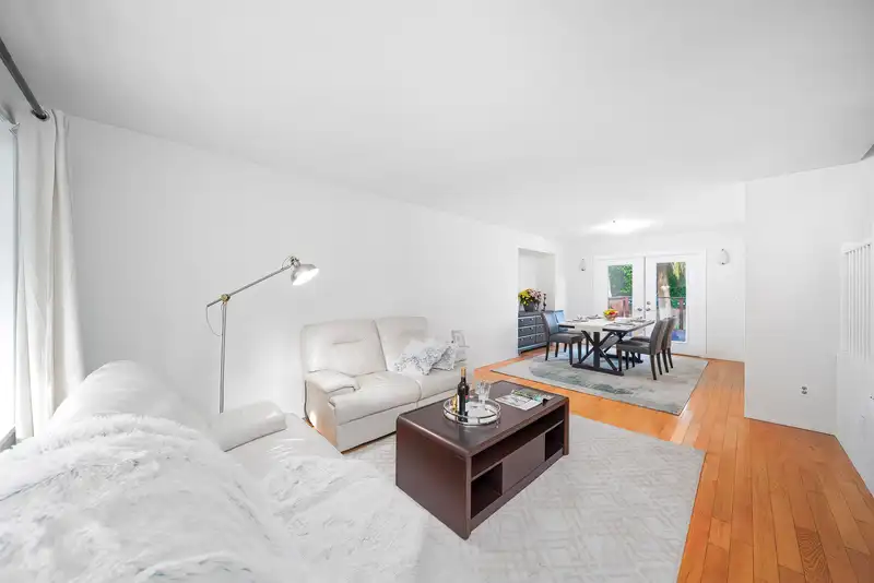940 164A STREET - photo 2 of 40