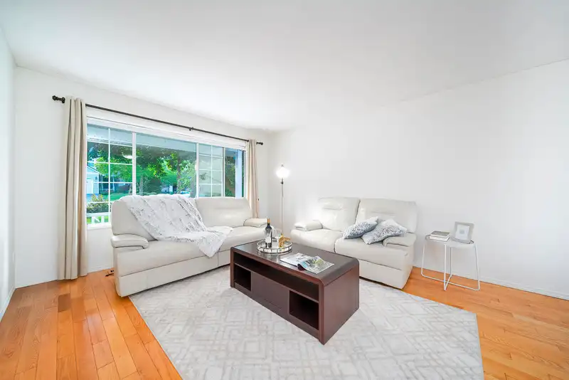 940 164A STREET - photo 3 of 40