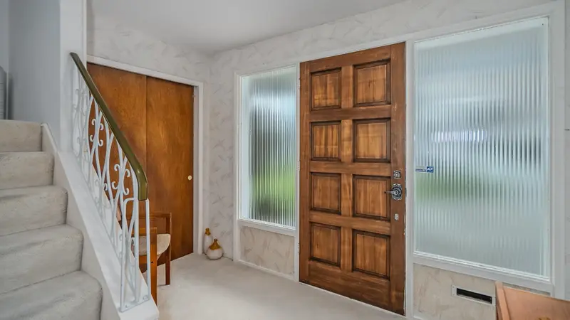 6220 CHATSWORTH ROAD - photo 3 of 25