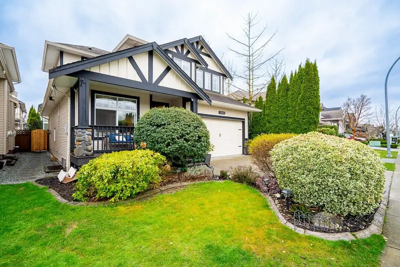 19662 73A AVENUE - photo 4 of 25