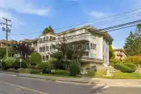 102 1322 MARTIN STREET - thumbnail 1