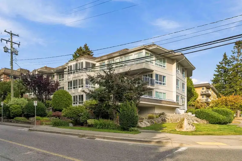 102 1322 MARTIN STREET - photo 1 of 29