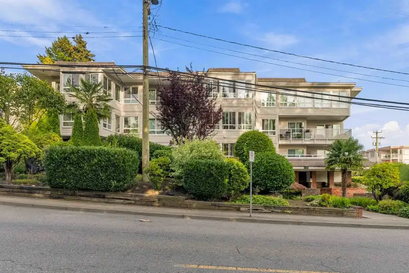 102 1322 MARTIN STREET - photo 2 of 29