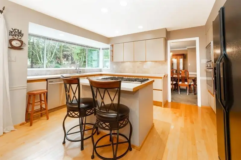17352 26A AVENUE - photo 4 of 40