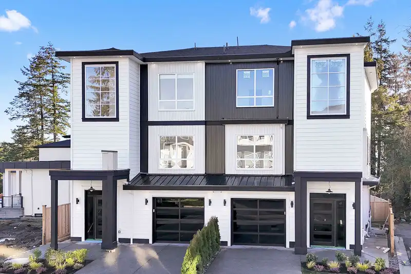 102 16058 9A AVENUE - photo 1 of 23