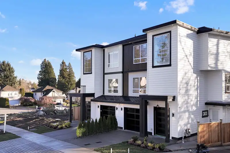 102 16058 9A AVENUE - photo 2 of 23
