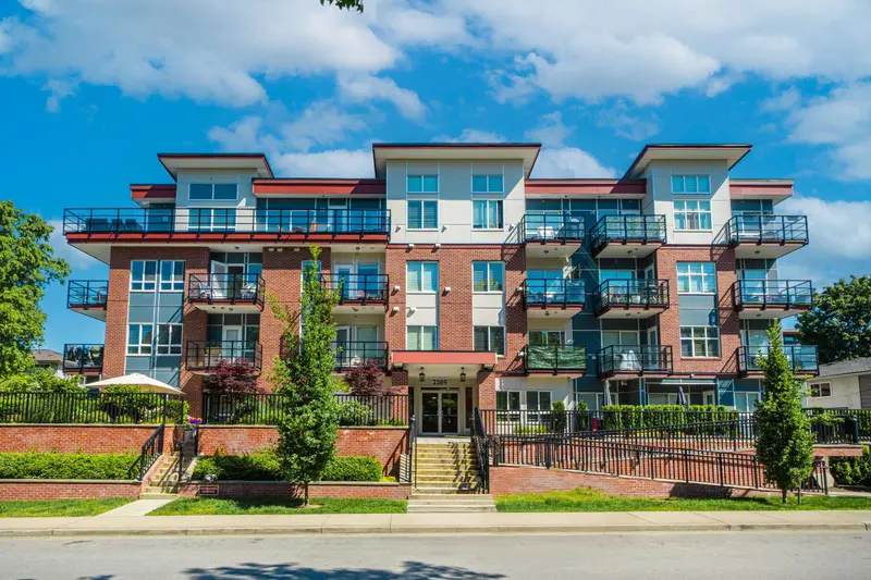 404 2389 HAWTHORNE AVENUE - photo 1 of 25