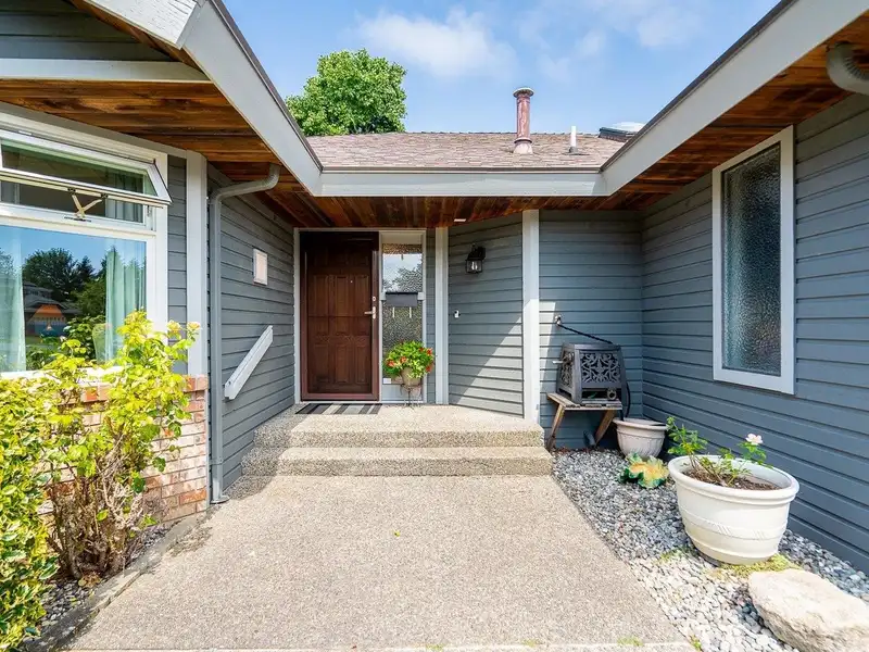 14961 20A AVENUE - photo 4 of 29