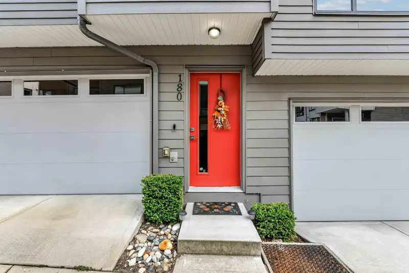 180 16433 19 AVENUE - photo 2 of 30