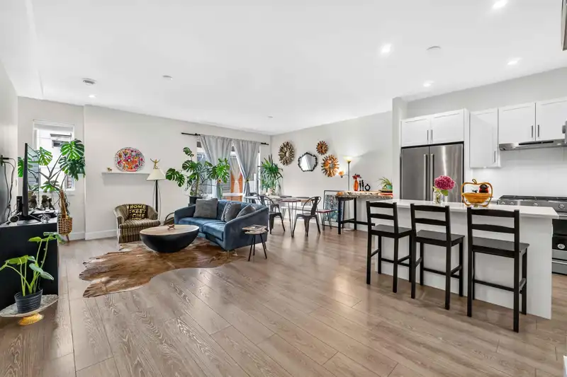 180 16433 19 AVENUE - photo 3 of 30