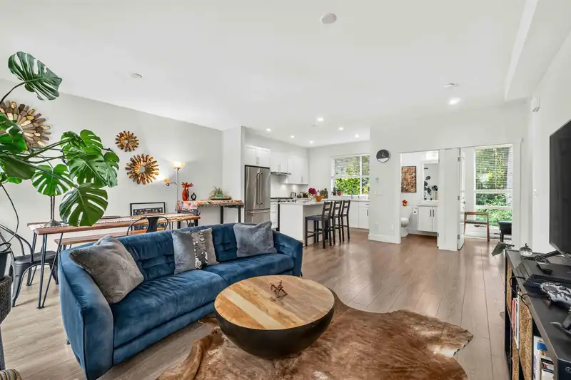 180 16433 19 AVENUE - photo 4 of 30