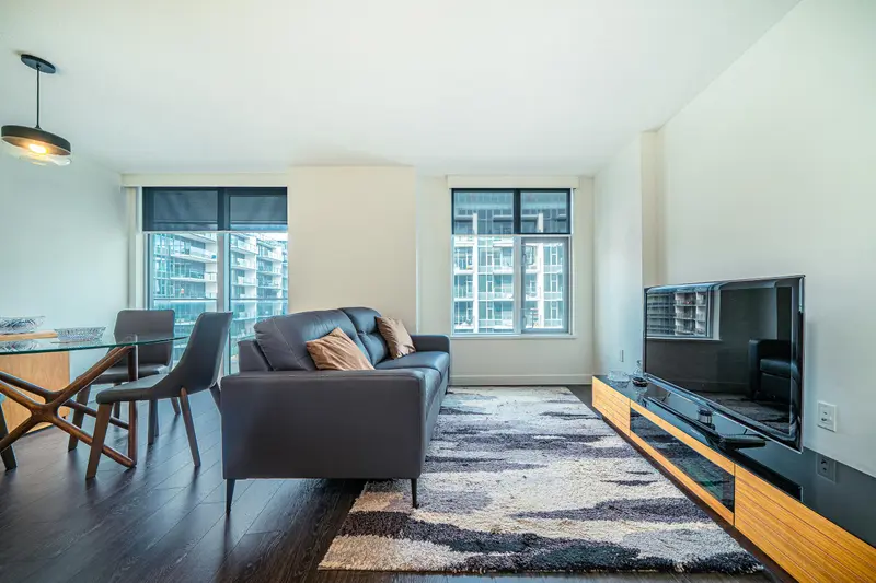 1082 8608 HAZELBRIDGE WAY - photo 4 of 25