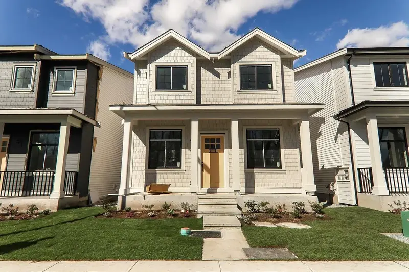 20673 76 AVENUE - photo 1 of 25