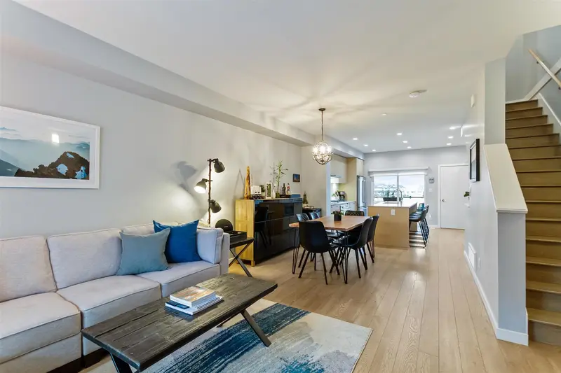 202 19451 SUTTON AVENUE - photo 4 of 25