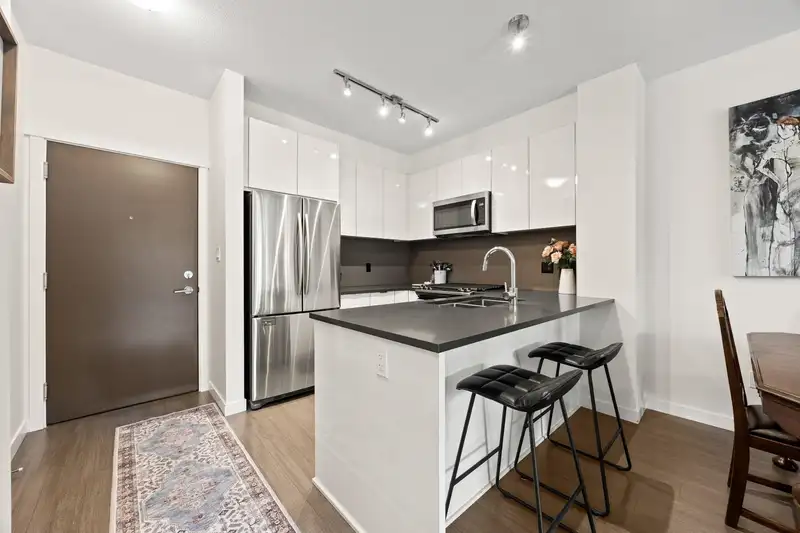 231 15138 34 AVENUE - photo 2 of 26