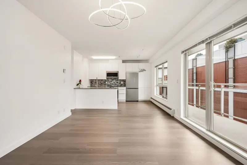 303 1033 ST. GEORGE'S AVENUE - photo 3 of 25