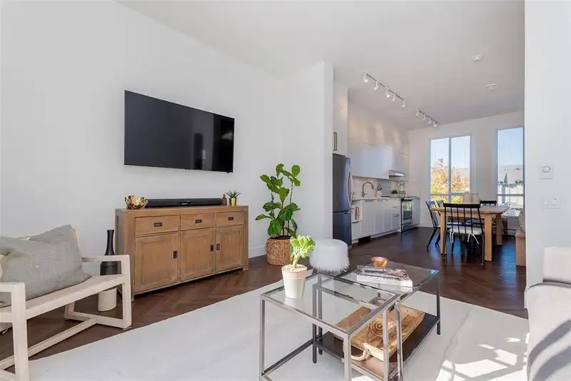 44 15898 27 AVENUE - photo 3 of 15