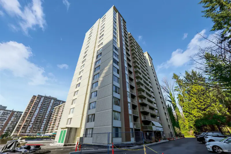 707 2008 FULLERTON AVENUE - photo 2 of 25