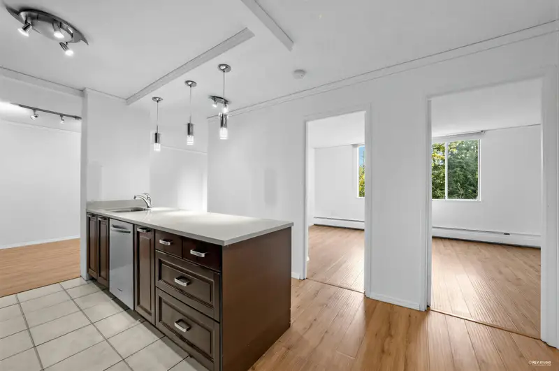 707 2008 FULLERTON AVENUE - photo 3 of 25