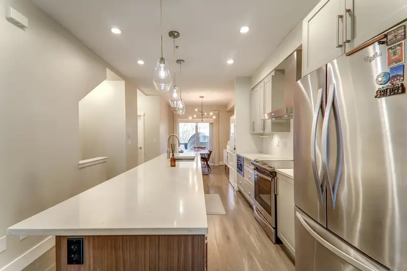 70 20498 82 AVENUE - photo 4 of 25