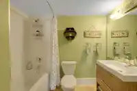 202 1460 MARTIN STREET - thumbnail 12