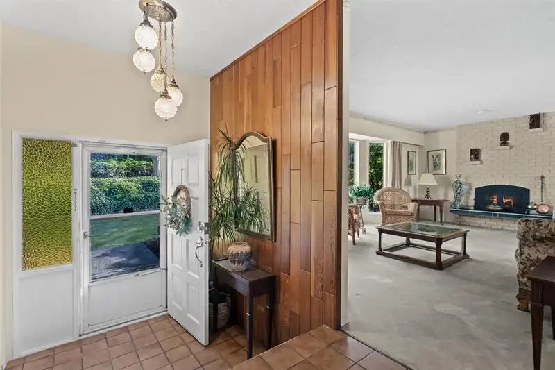 16881 31 AVENUE - photo 4 of 39