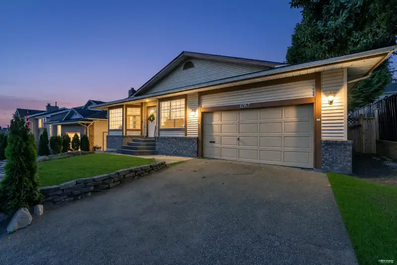 1267 FINLAY STREET - photo 4 of 37