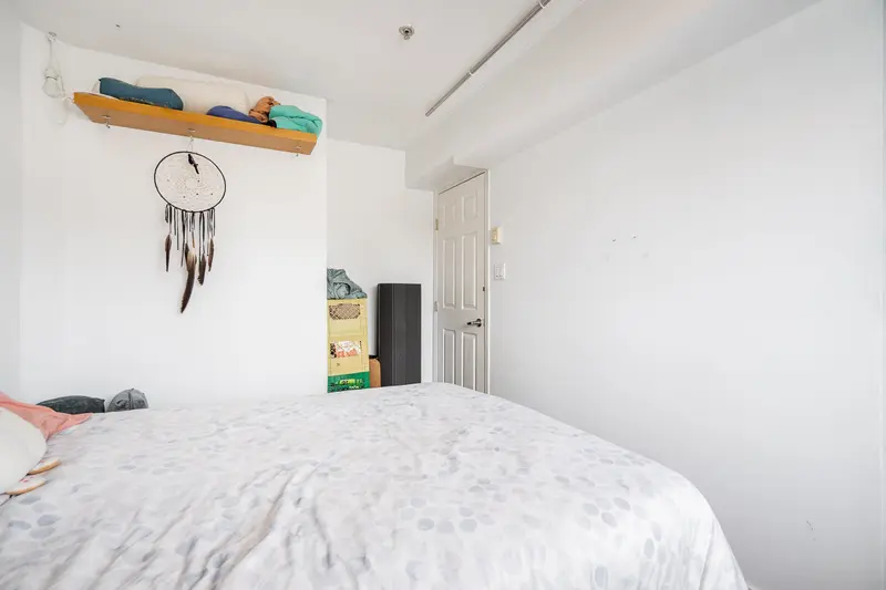 212 868 KINGSWAY - photo 4 of 25