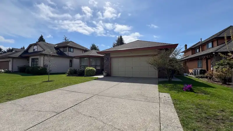 14962 20A AVENUE - photo 3 of 39