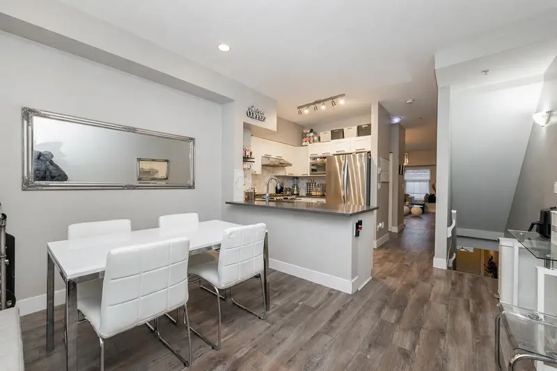 15 21535 88 AVENUE - photo 2 of 25