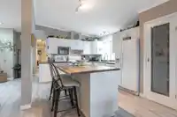 9 1640 162 STREET - thumbnail 1
