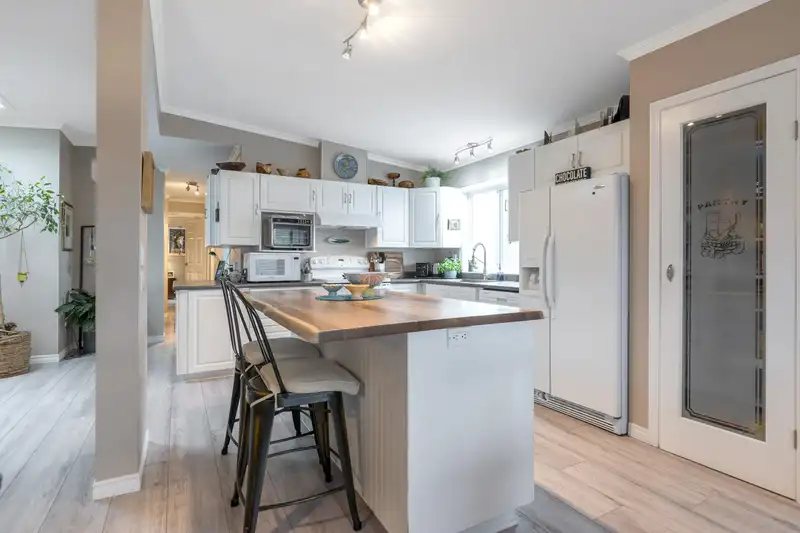 9 1640 162 STREET - photo 1 of 40