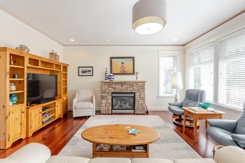 15449 BUENA VISTA AVENUE - photo 4 of 40